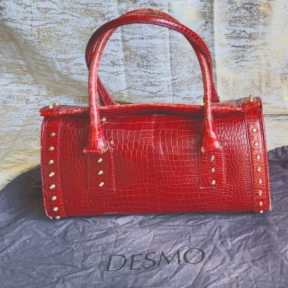 Vintage Red crocodile embossed leather with gold studs - Picture 4 of 10